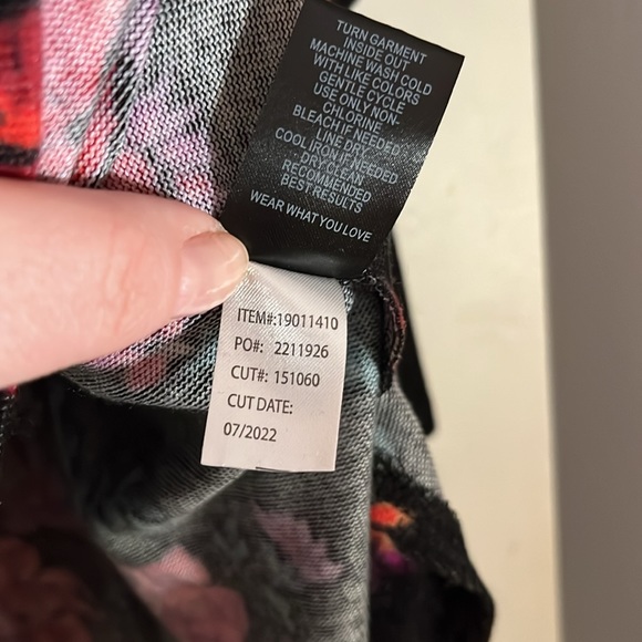 Torrid Super Soft Sharkbite Hem Floral Sweater Size 4 (26/28) - Picture 5 of 5